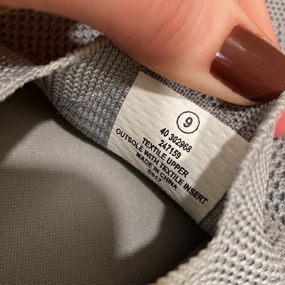 Tommy Bahama 9 Gray Slip On Sneakers - Picture 7 of 11